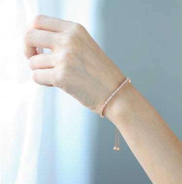 Delicate zircon bracelet adjustable gold finish
